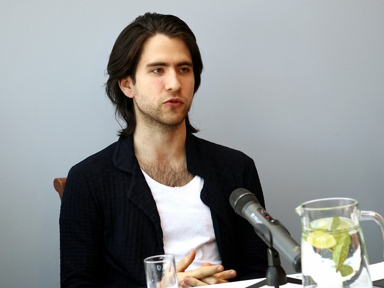 Dzintaru koncertzālē ar solokoncertu "Dzimuši Latvijā" uzstāsies pianists Georgijs Osokins