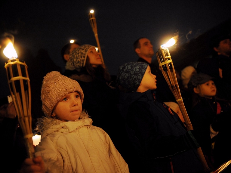 Lāčplēša dienā Līvānos notiks lāpu gājiens, Tautas Saimes grāmatas atvēršana un piemiņas brīdis