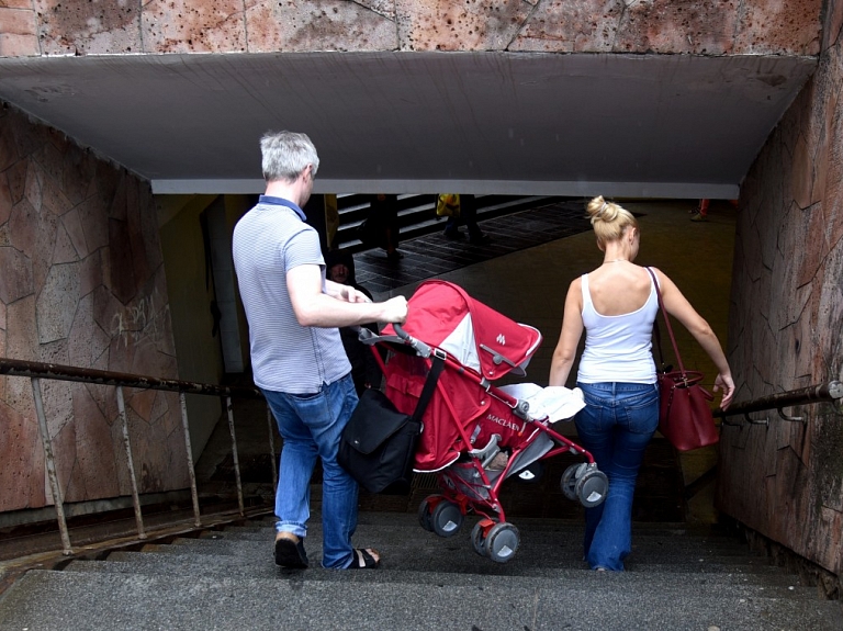 Paplašina materiālo un sociālo atbalstu Liepājas audžuģimenēm