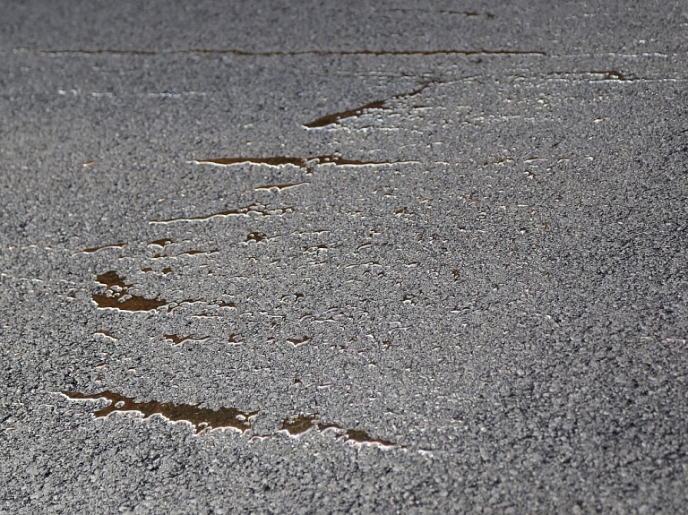 Pašvaldība: Skenēšanā nav konstatēta krāpšanās ar asfalta segas biezumu Jēkabpilī