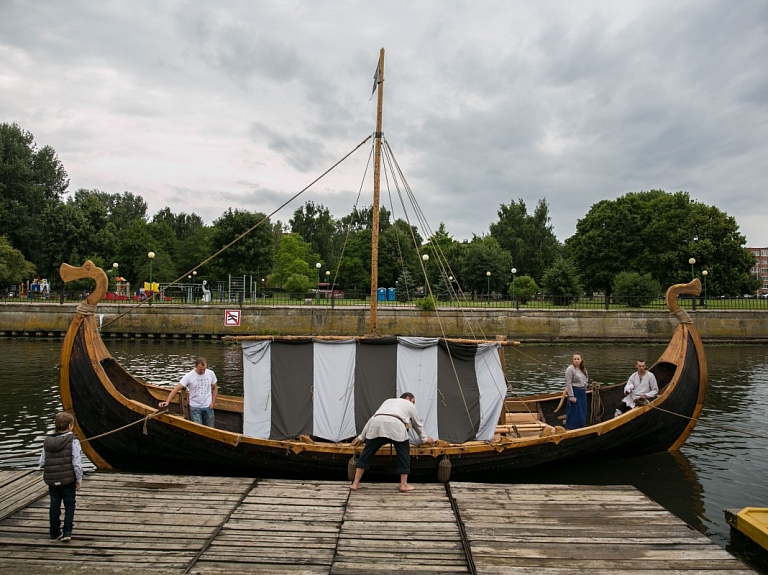 Liepājā Jūras svētkos notiks kuršu vikingu liellaivu sacensības