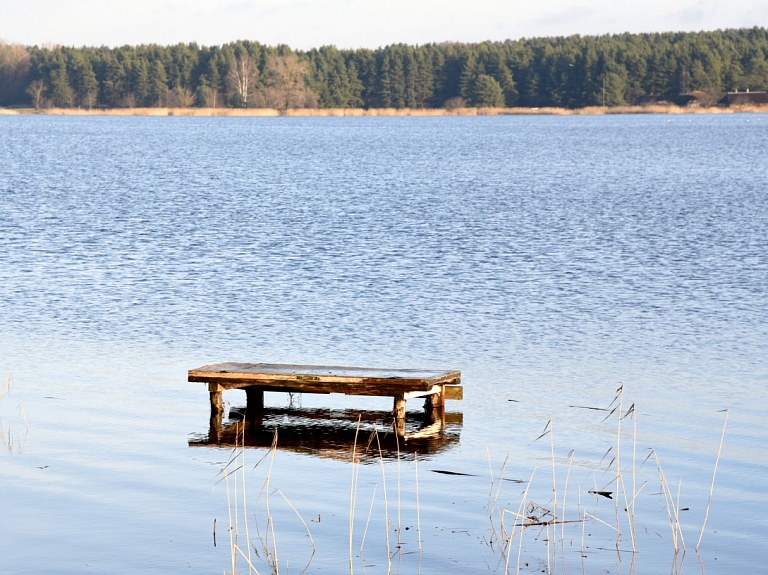 Liepājas ezera kanālā noslīcis sirmgalvis