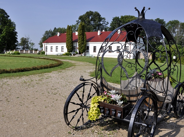 Pabeigti vērienīgi būvdarbi Krāslavas pils staļļu attīstībai