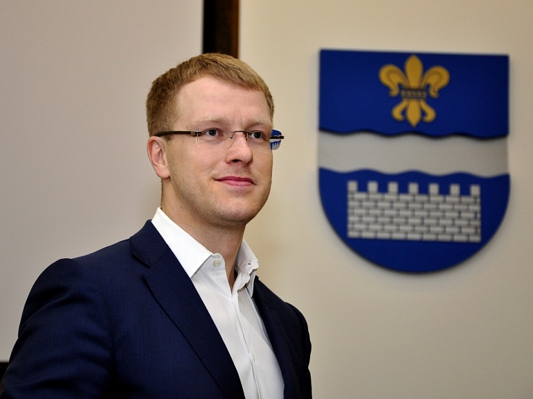 papildināta - Ar Eigima partijas atbalstu par Daugavpils mēru ievēlēts Elksniņš