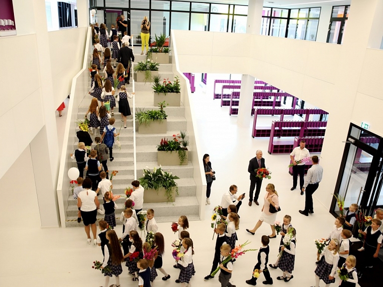 Šajā mācību gadā Latvijā skolas gaitas uzsāka 214 521 skolēni