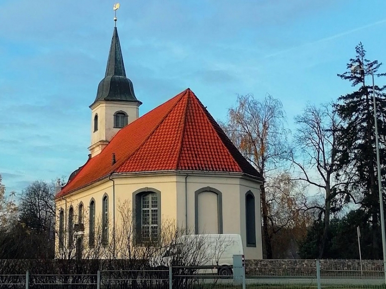 Baltezera baznīca

